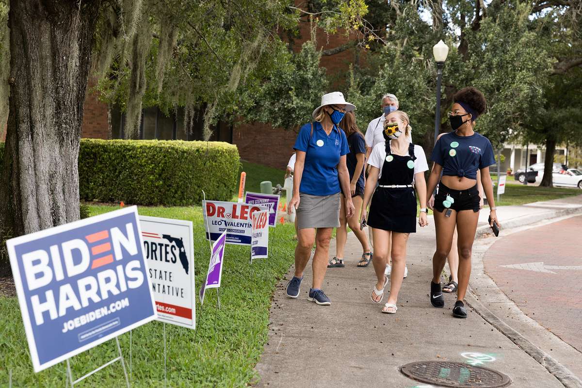 Students and Rollins President Grant Cornwell and his wife, Peg, walk to the polls to cast early votes in the 2020 presidential election.