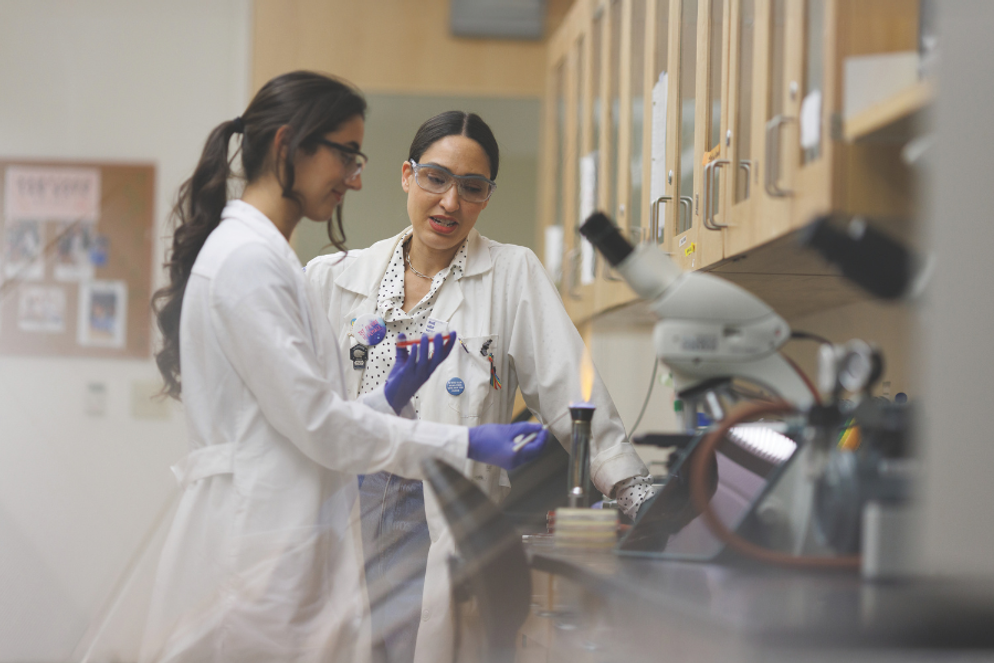 Biology professor Brendaliz Santiago-Narvaez with a student