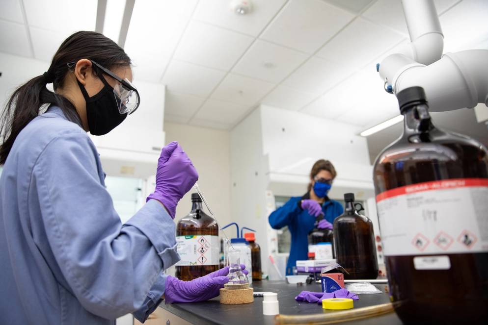 Alyssa Malto and chemistry professor Laurel Habgood work on synthesizing silver compounds.