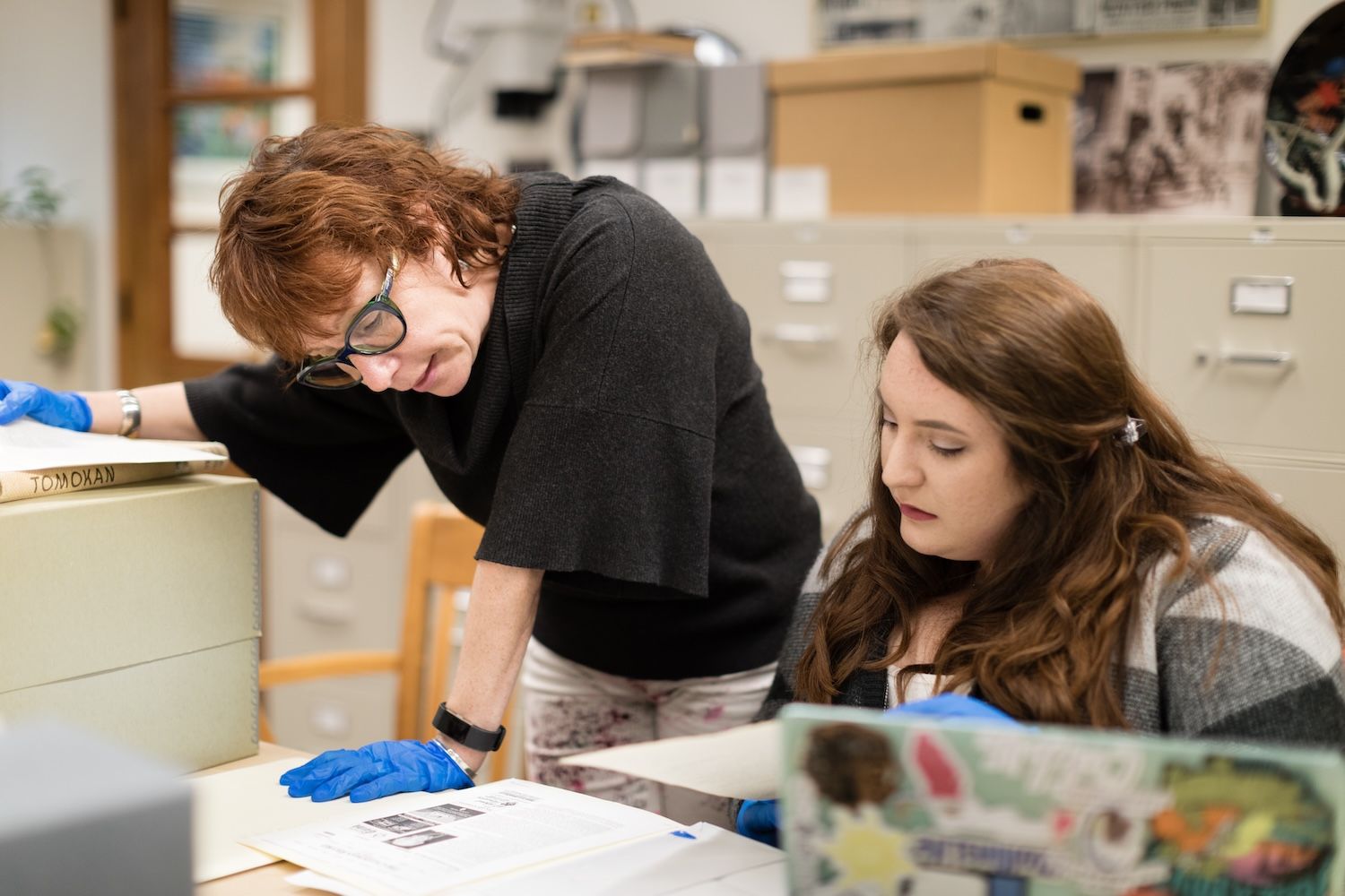 Claire Strom with a history student in Olin Library.