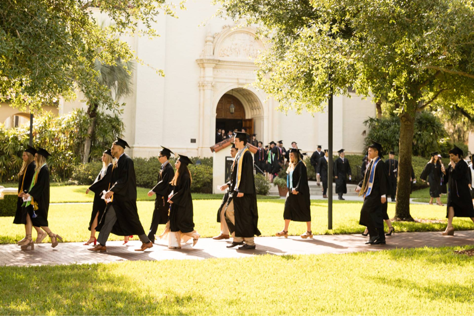 What are the Tuition & Fees to Attend Rollins College?