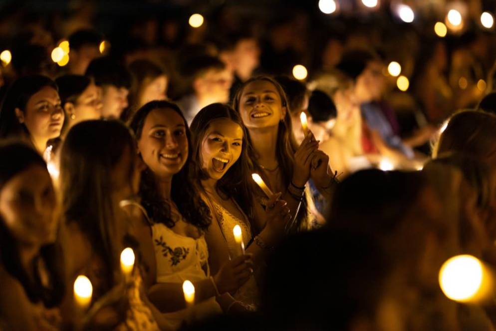 Candlelight tradition at Rollins Welcome Week 2025