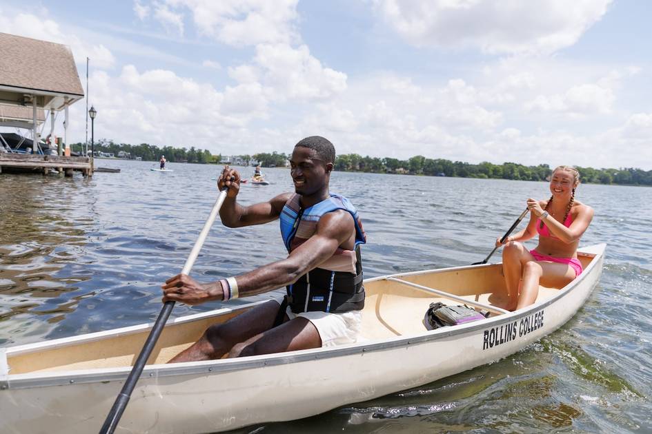 Rollins students in a canoe on Lake Virginia.