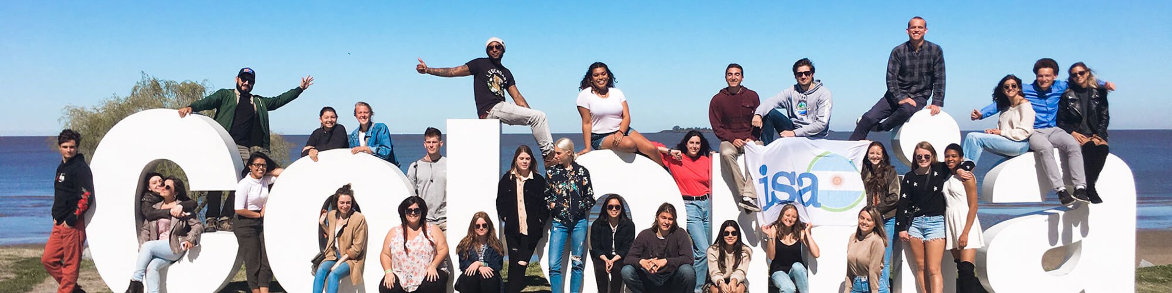 A group of college students pose for a photo while studying abroad in Buenos Aires, Argentina.