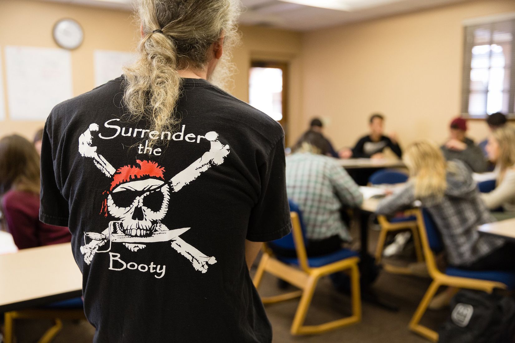 Professor Phil Kozel with his back to the camera wearing a pirate shirt.