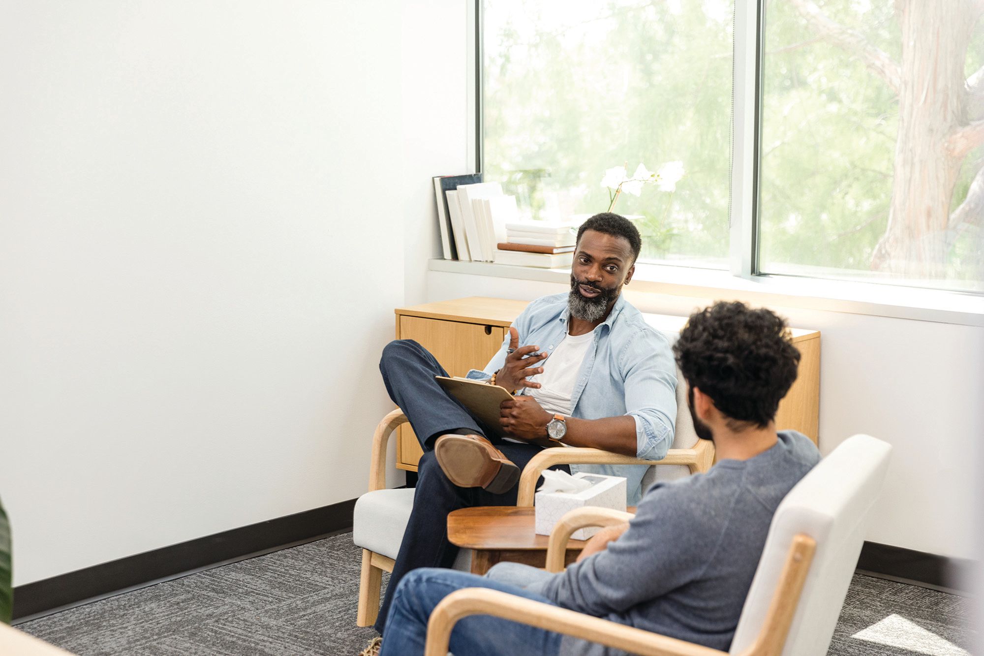 A mental health counselor meets with a patient.