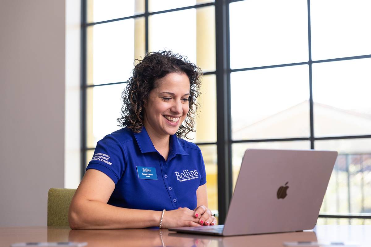 A Rollins counselor discusses graduate school with a prospective student over a video chat.