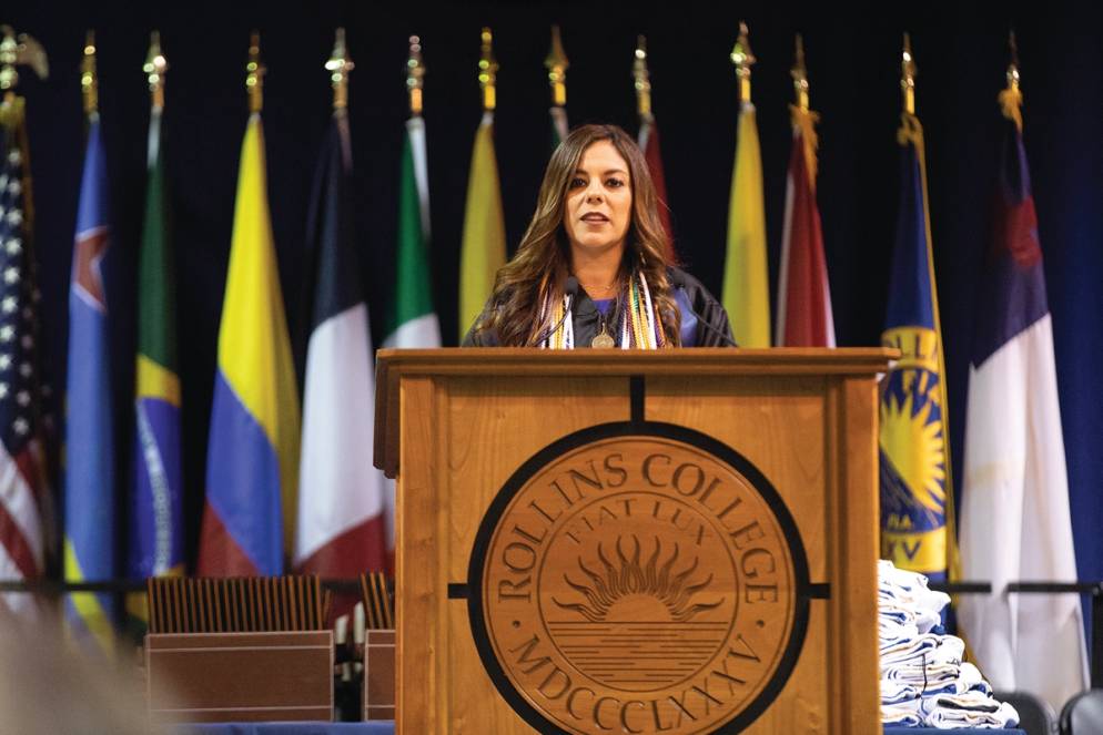 Doragnes Bradshaw ’18 ’20MBA delivers the 2018 commencement address.