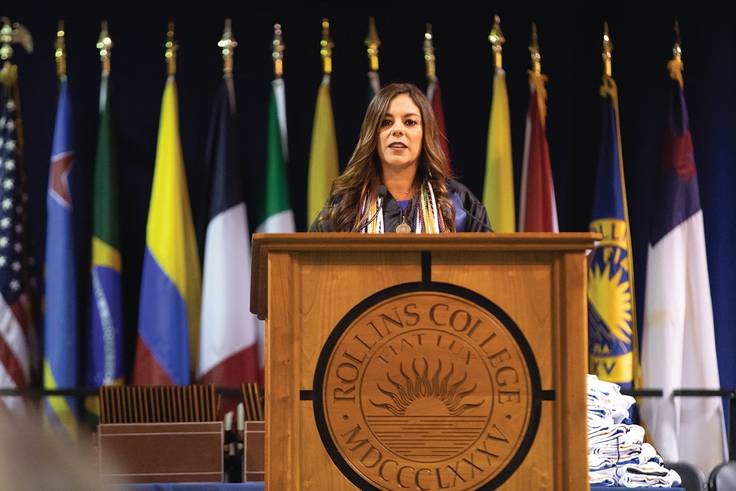 Doragnes Bradshaw ’18 ’20MBA delivers the 2018 commencement address.