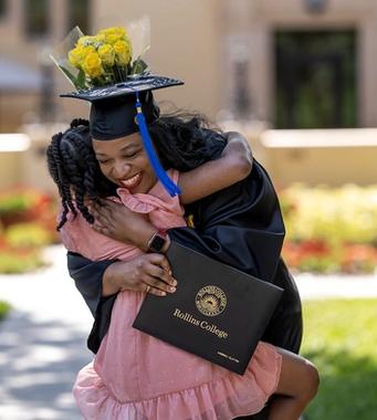 A Rollins grad hugging her daughter at commencement. 