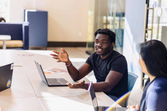 Social entrepreneurship major Ricardo Pierre ’25 leading a planning meeting for the Center for Leadership & Community Engagement at Rollins