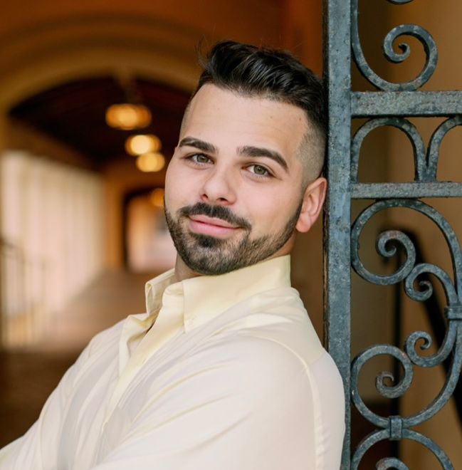 A portrait of Kevin Perez on the Rollins College campus.