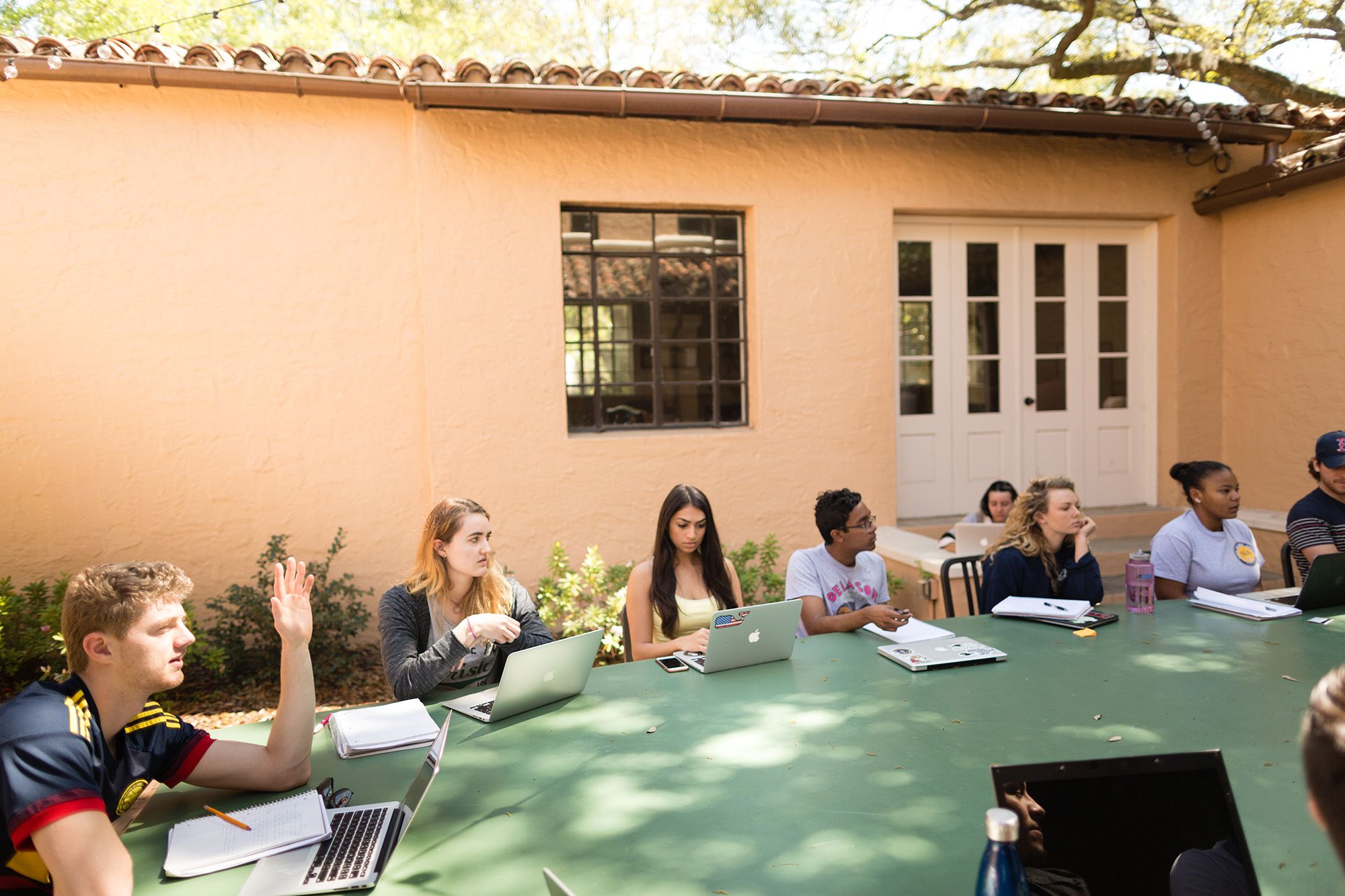 Students engage in round-table discussion about public policy.