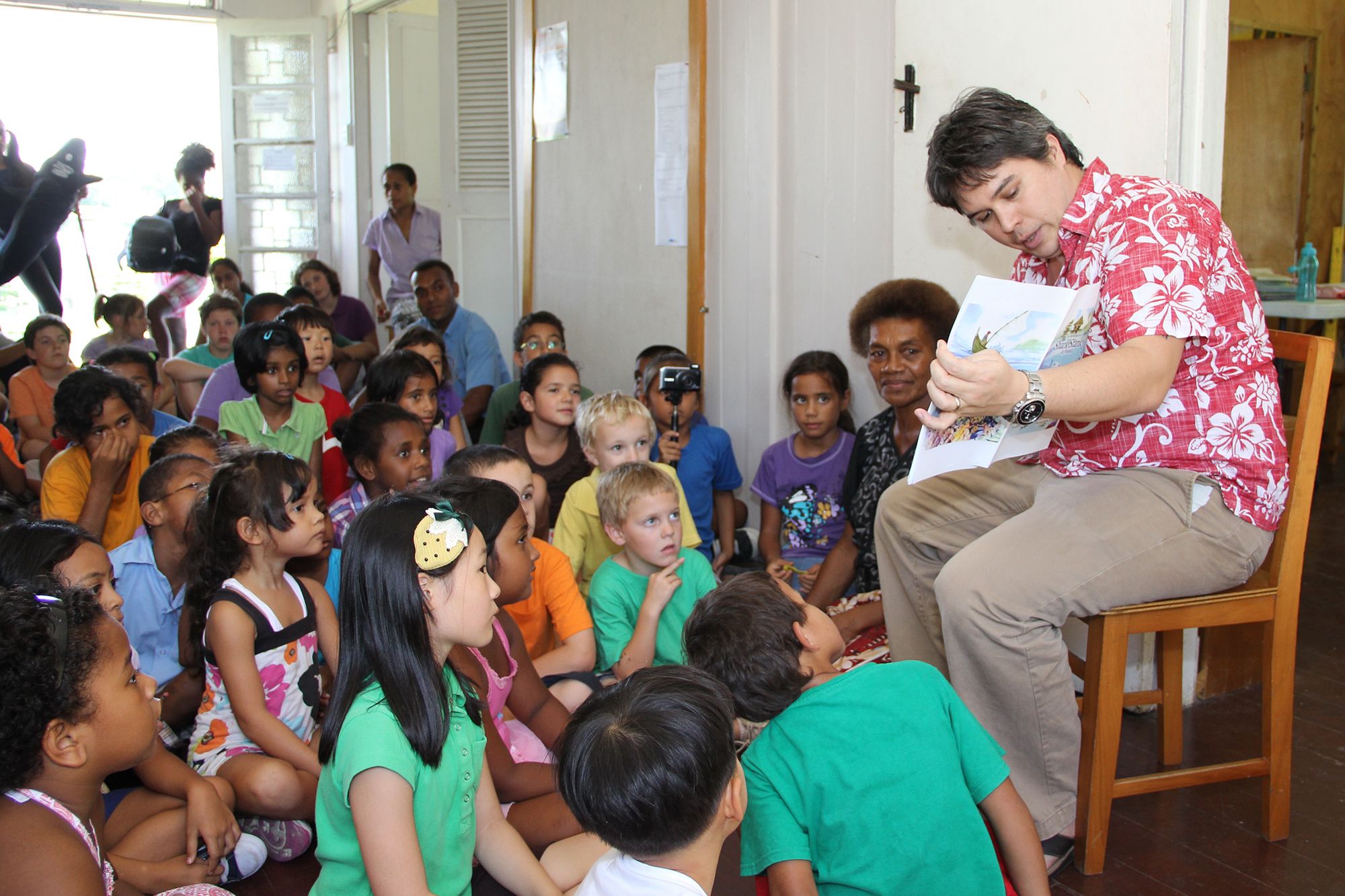 Rollins grad teaching island kids about marine life conservation.