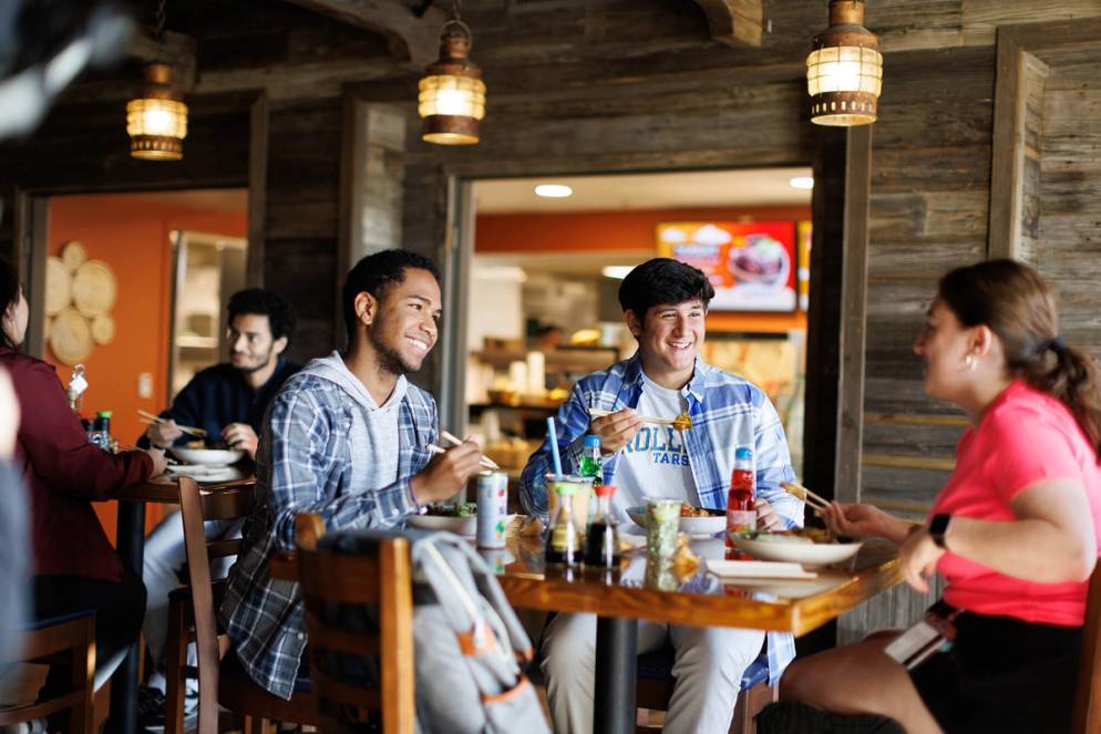 Students eating in Dave’s Boathouse