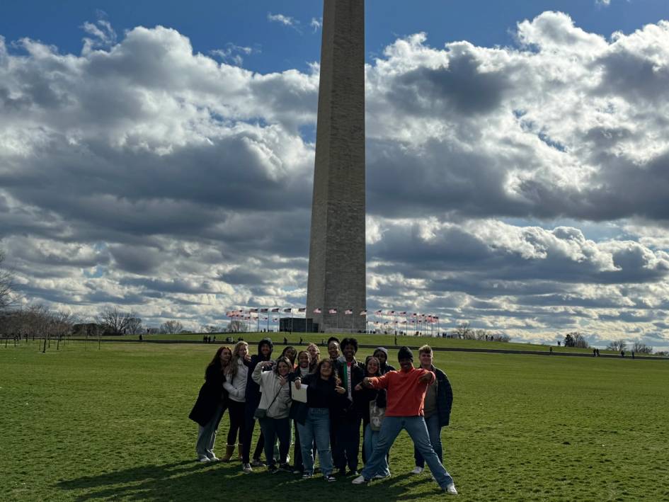 A group of Rollins College students pose in front of the Washington monument