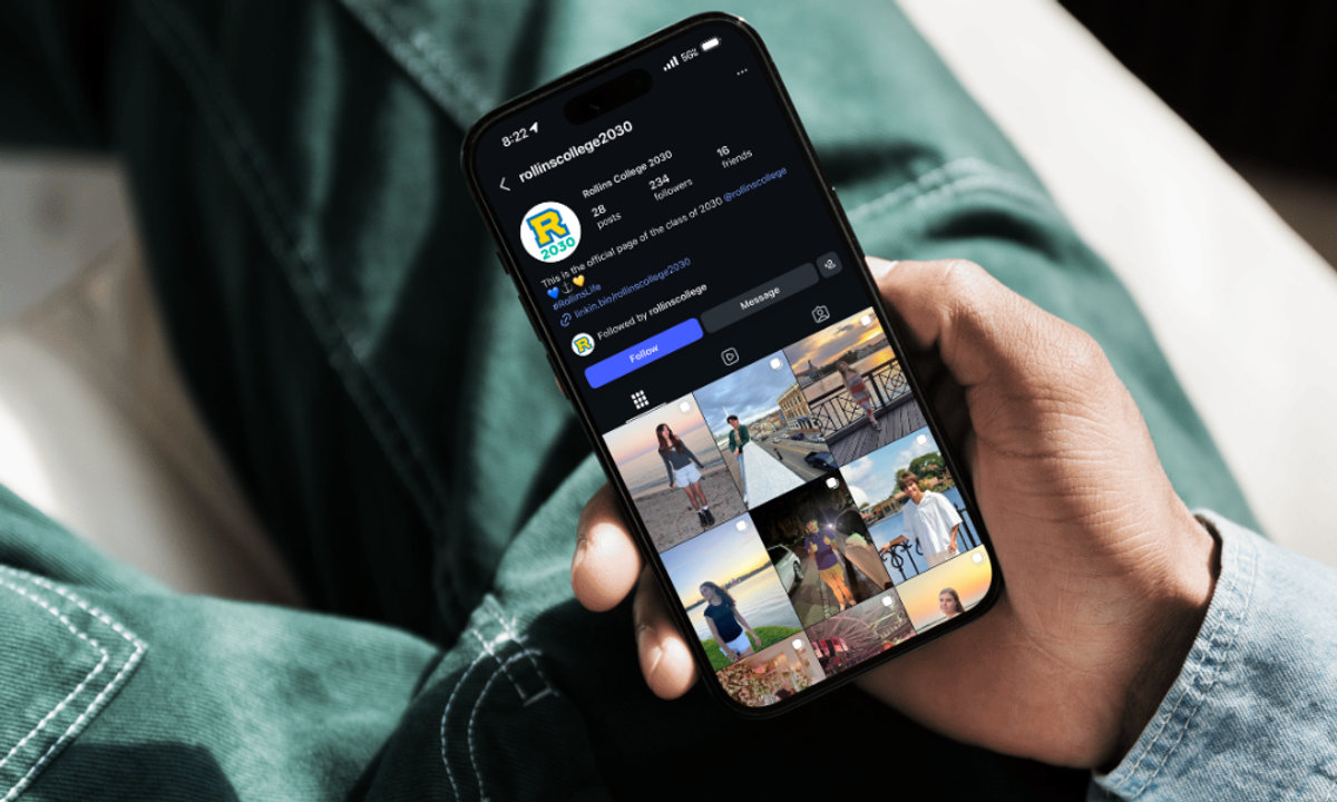A student scrolls through the Rollins Class of 2030 Instagram group.