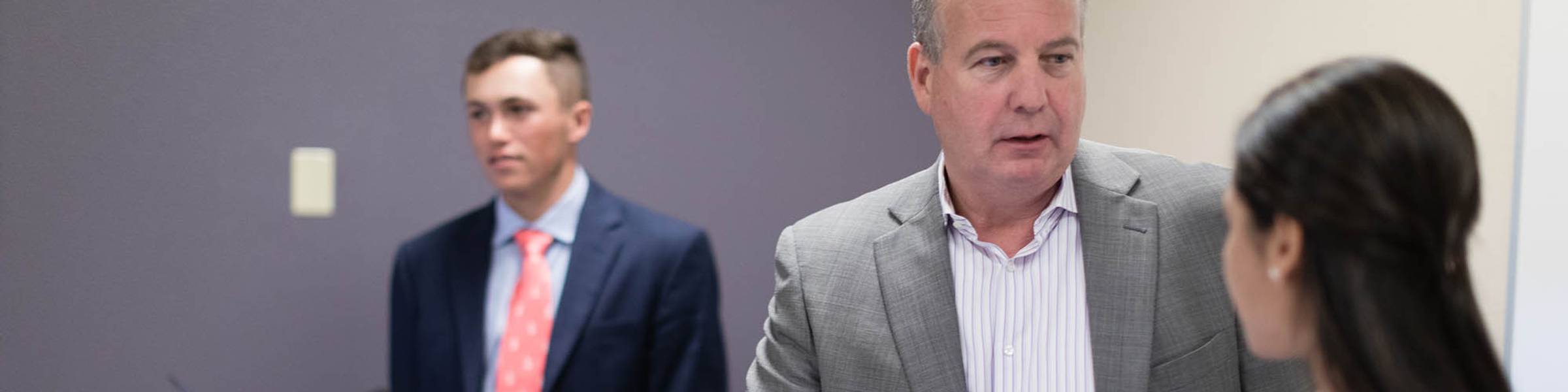 Students talk one-on-one with Rollins business management professor.