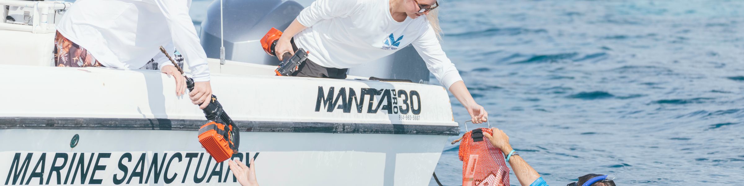 Maddie Cholnoky ’17 working at the Florida Keys National Marine Sanctuary.