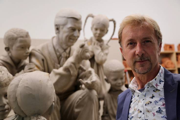 Artist Paul Day pictured with the statue he sculpted of Mister Rogers, Rollins’ most beloved alumnus.