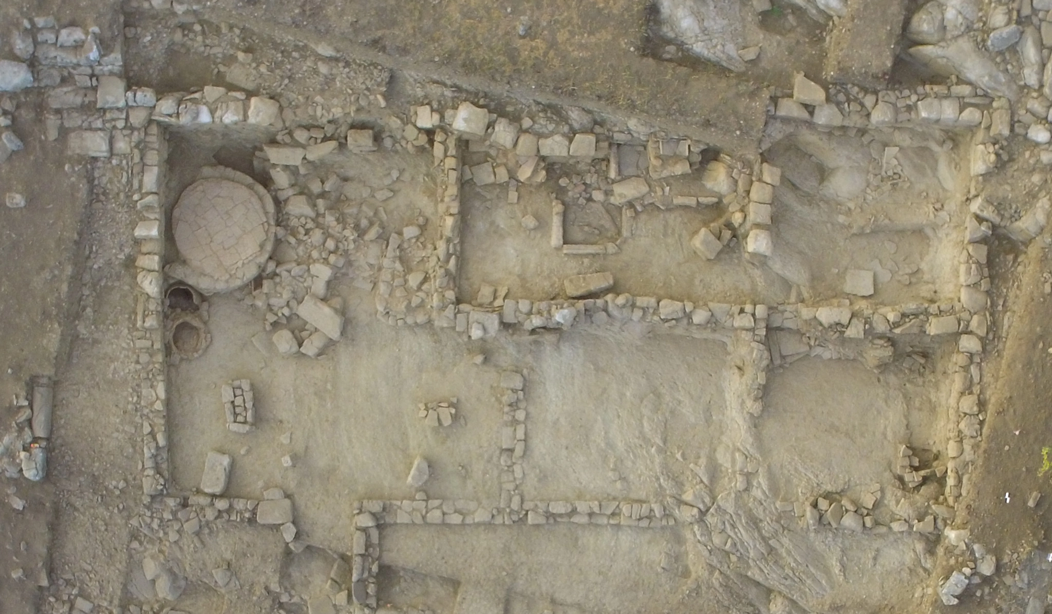 Figur 1. Luftfotografi af det hellenistiske hus på akropolen (foto: S. Handberg).