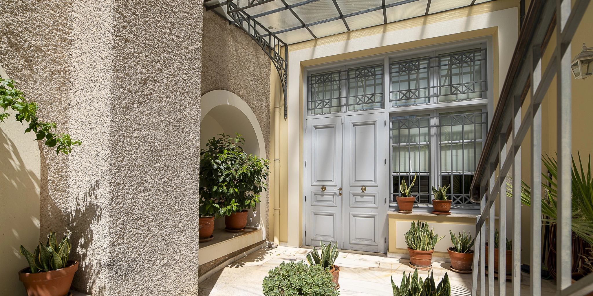 Είσοδος του αμφιθεάτρου. Εγκαινιάστηκε το 2000