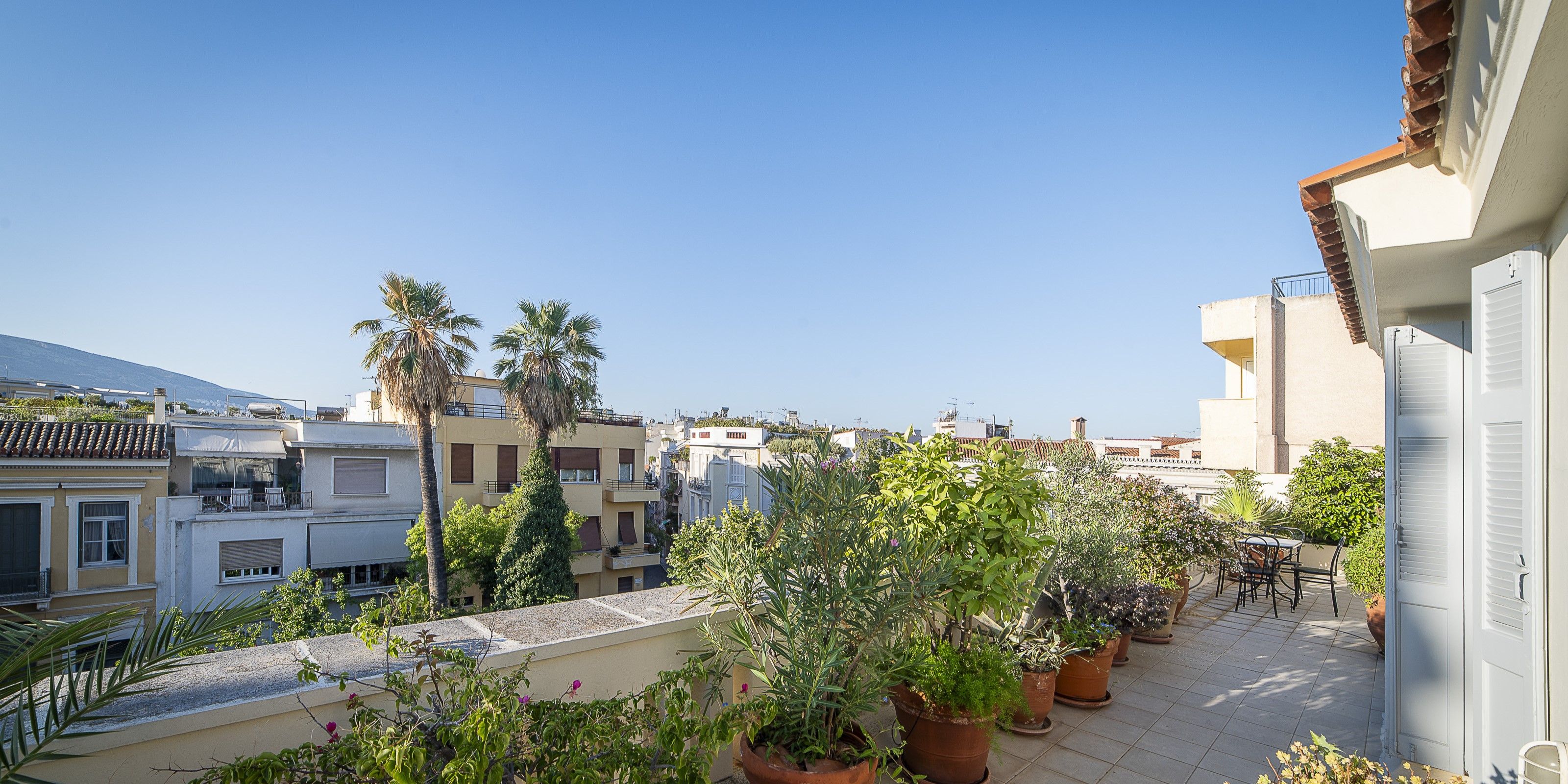 Θέα απο την ταράτσα, Χαιρεφώντος