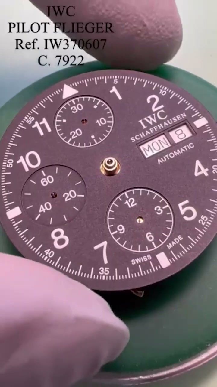 바늘이 분리된 IWC 파일럿 크로노그래프 다이얼