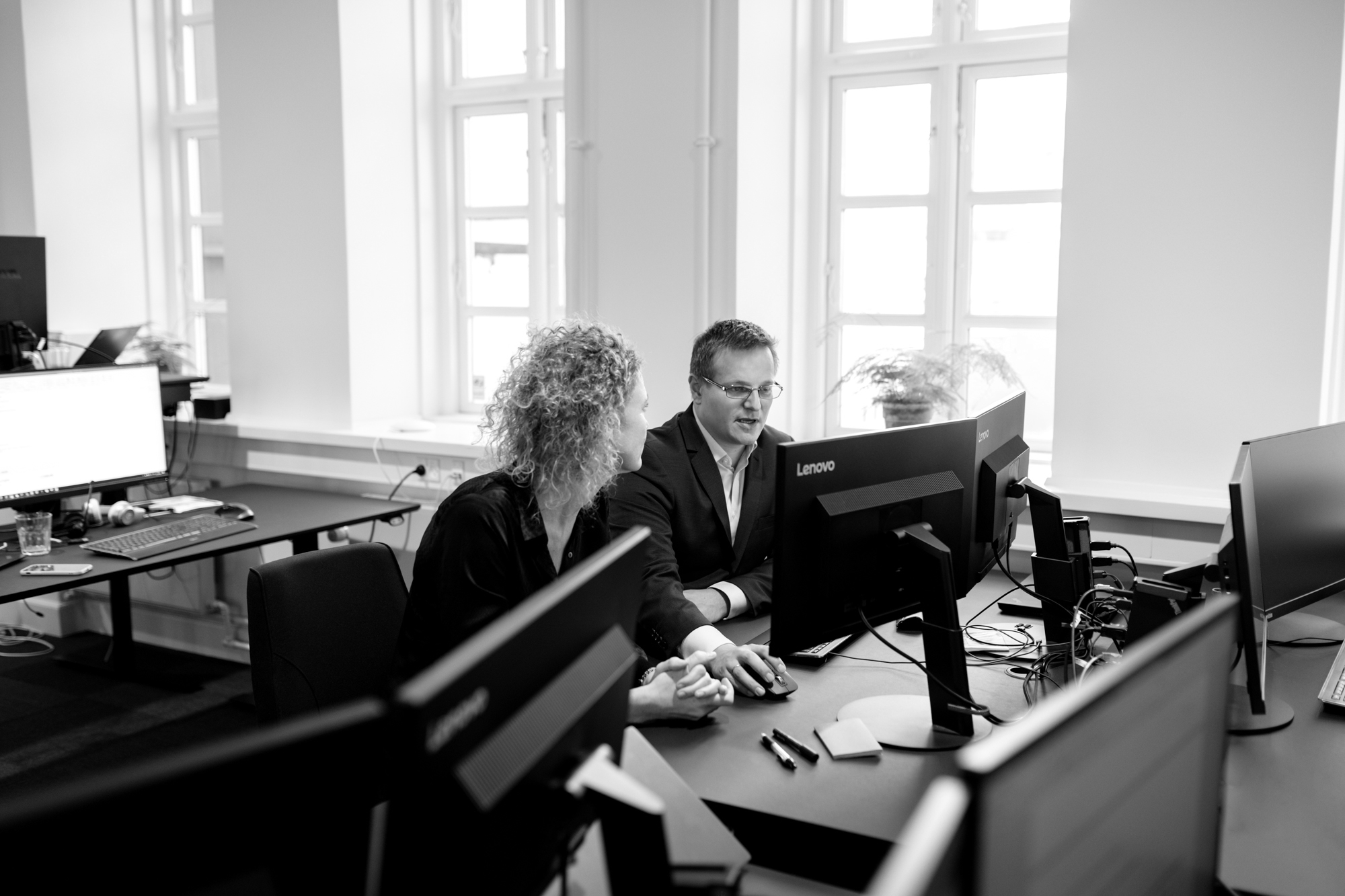 Konsulenter i arbejde på NexusOnes kontor i København – forretning, data og teknologi i ét hold