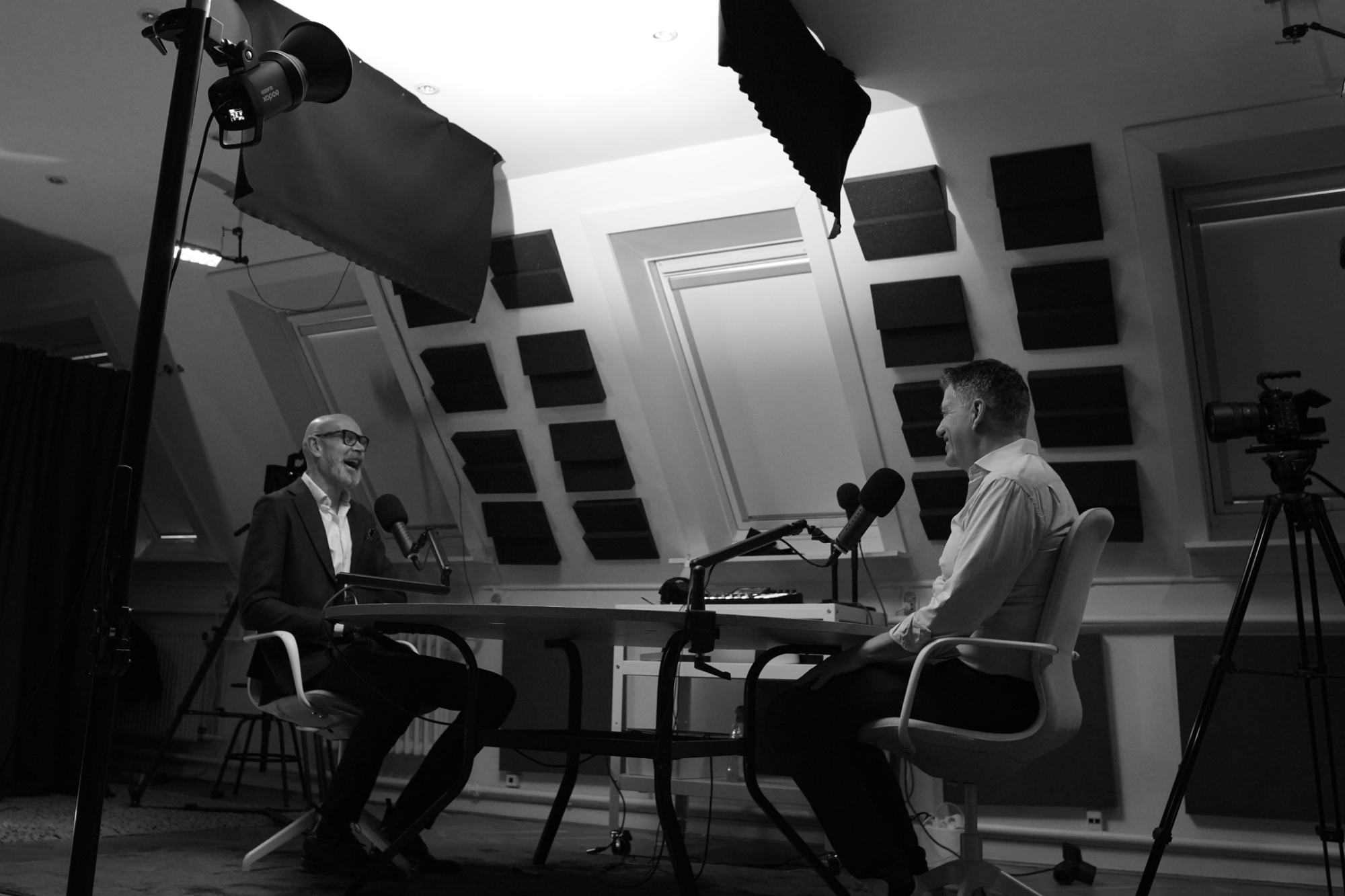 Villy Gravengaard og Peter Boris Kreilgaard i podcaststudiet – afsnit 2 af En samtale med Villy om digital detailhandel