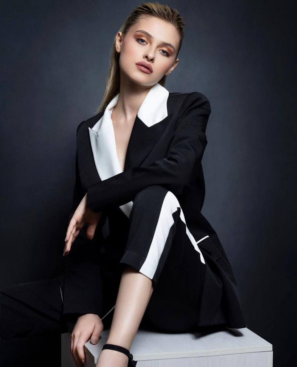 Niloo Lotfian, photo 6
