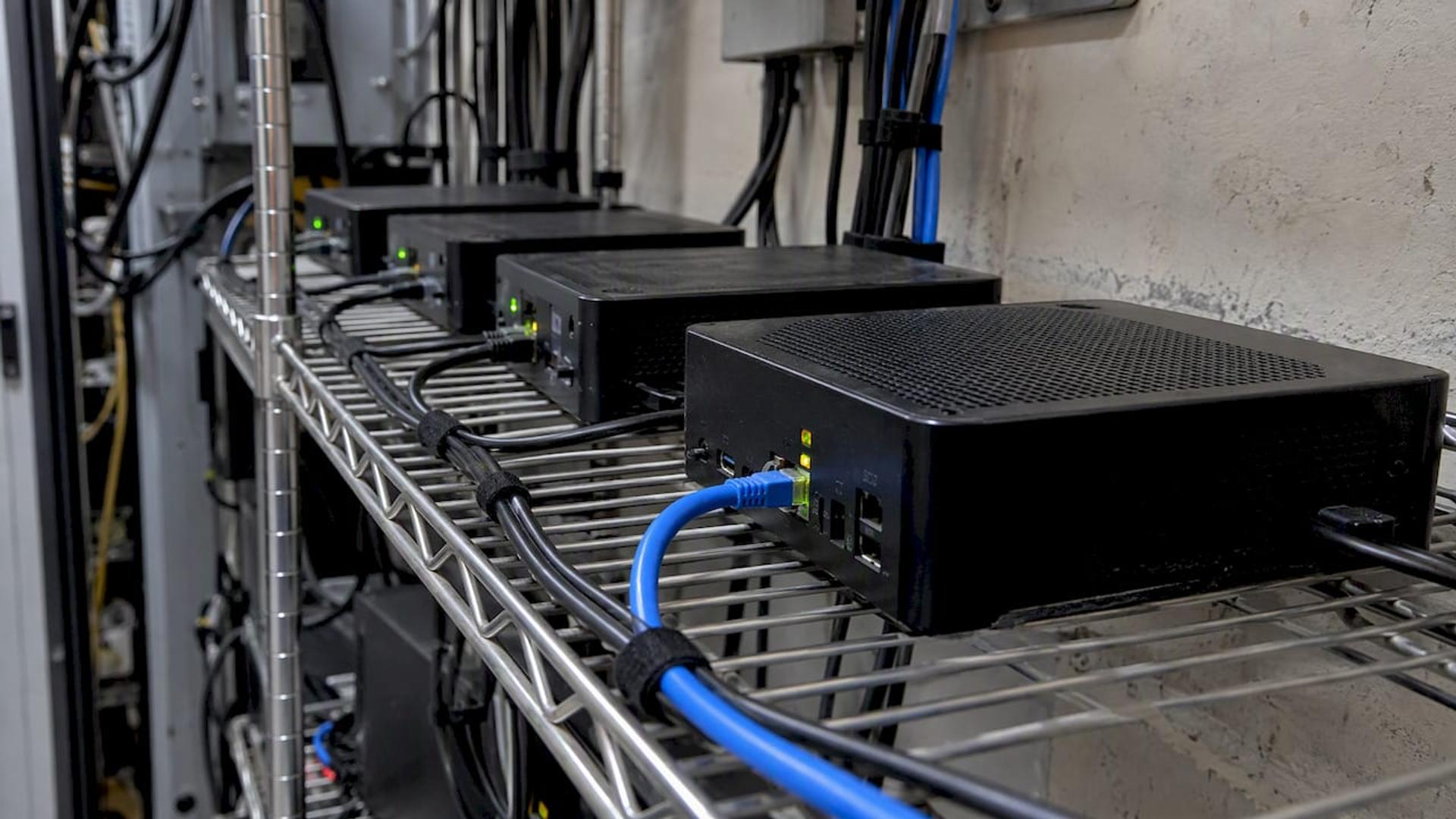Independent computers connected as blockchain nodes