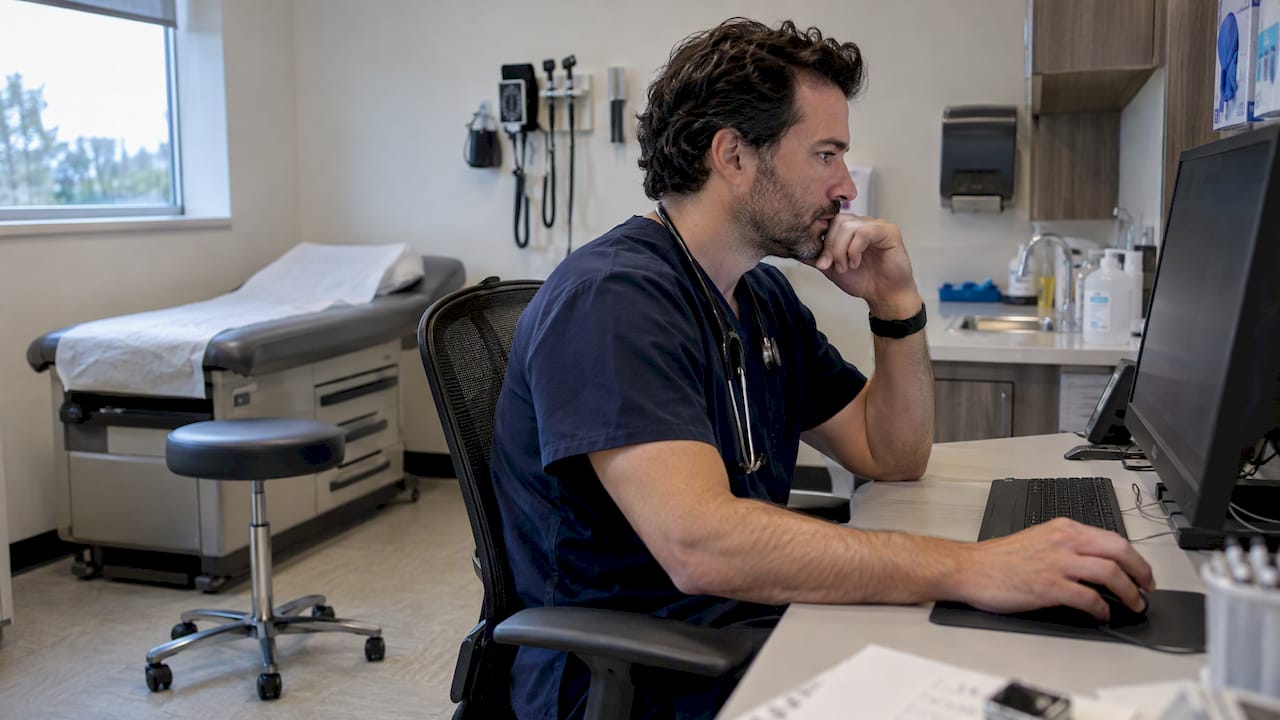 AI-Powered Healthcare App: How to Build One That Clinicians Trust