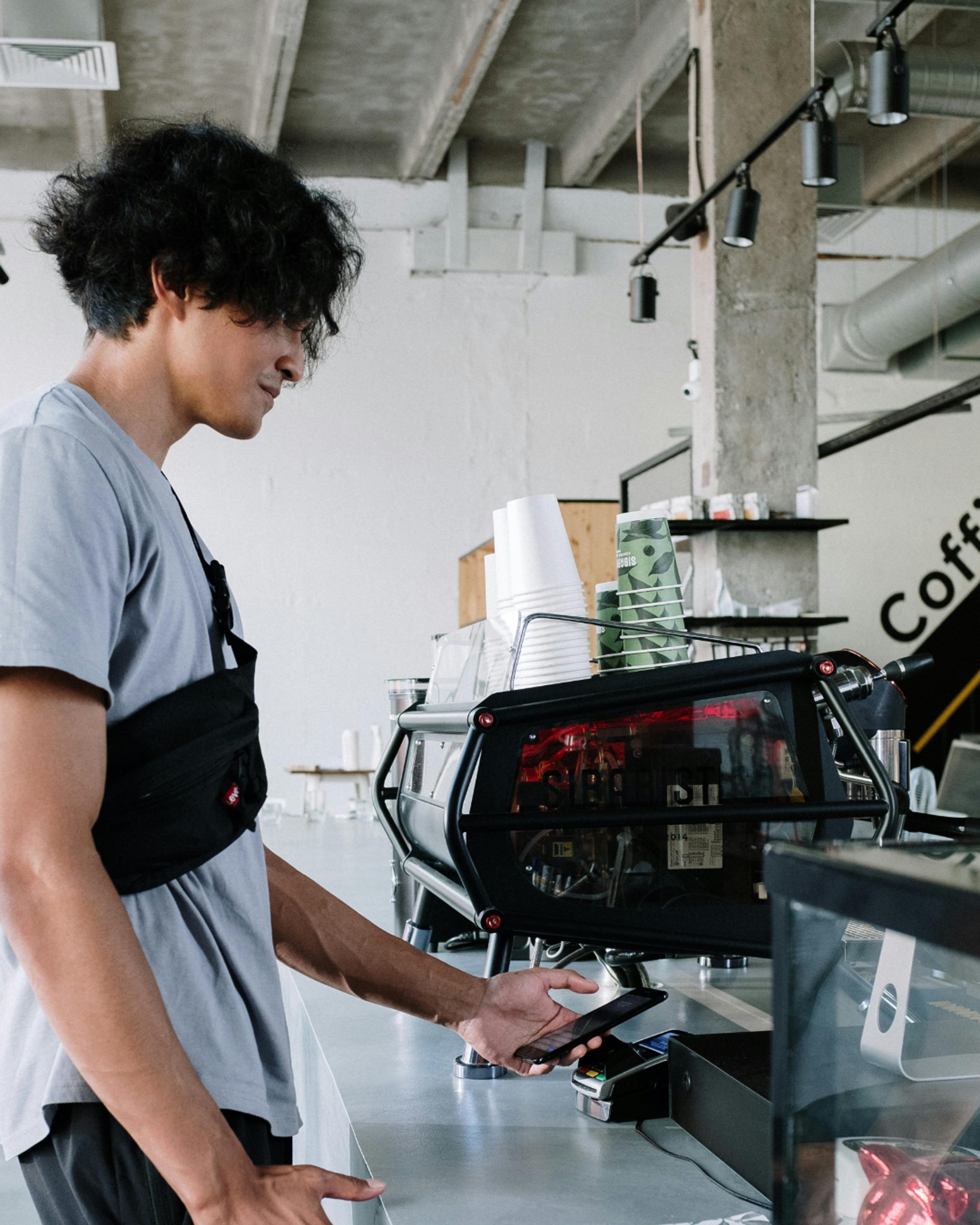 Digitaler Studierendenausweis mit Funktionen für Ticket, Bibliothek, Mensa und Identifikation in der UniNow App.