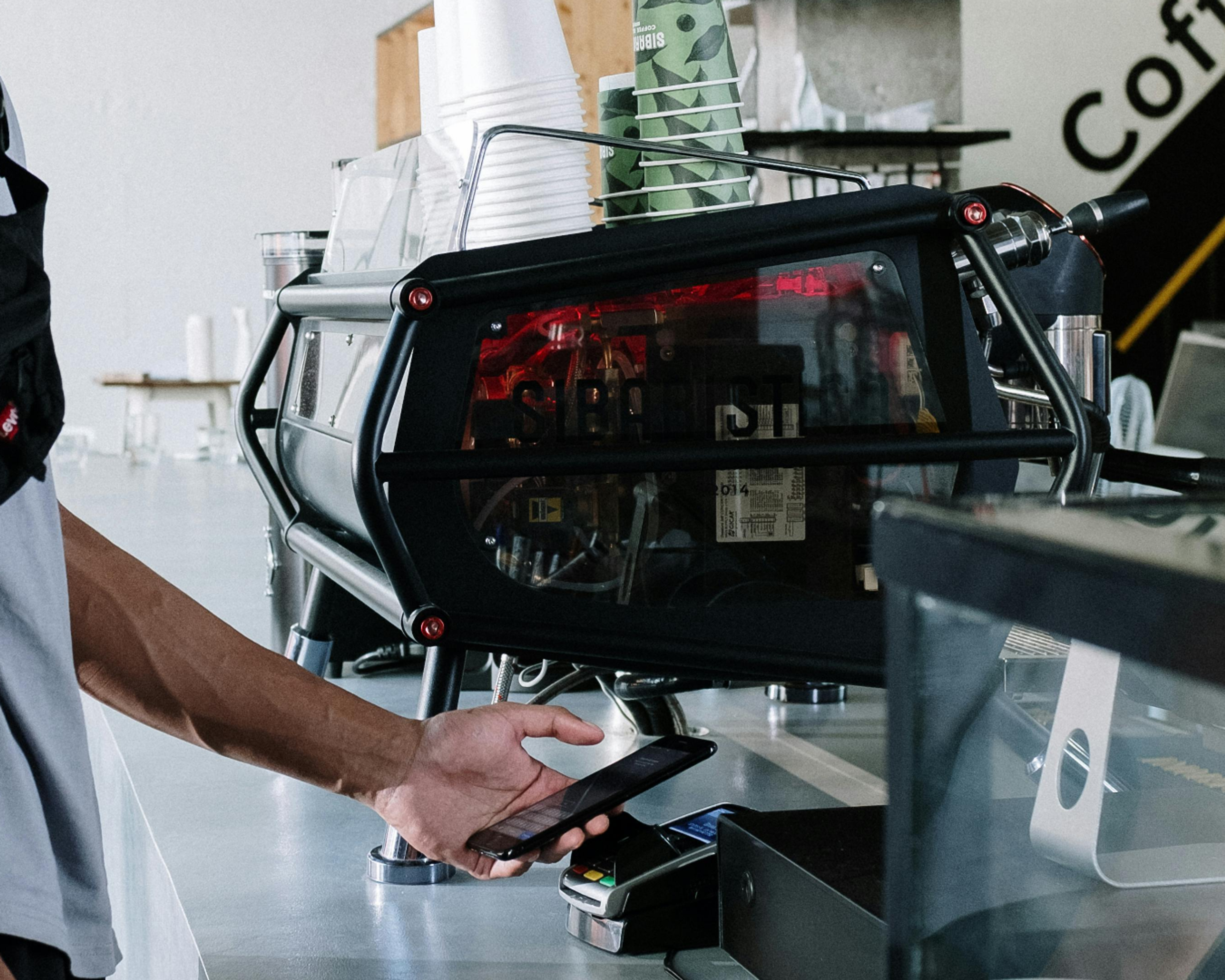 Digitaler Studierendenausweis mit Funktionen für Ticket, Bibliothek, Mensa und Identifikation in der UniNow App.