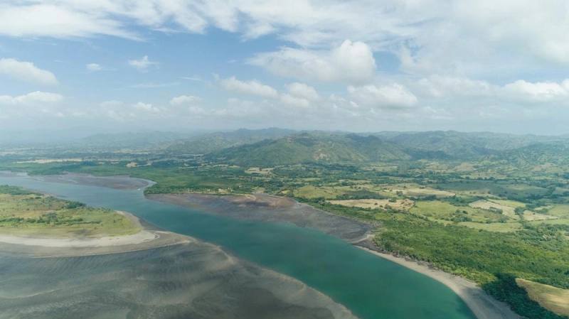 The river winding towards the coast near Cañas