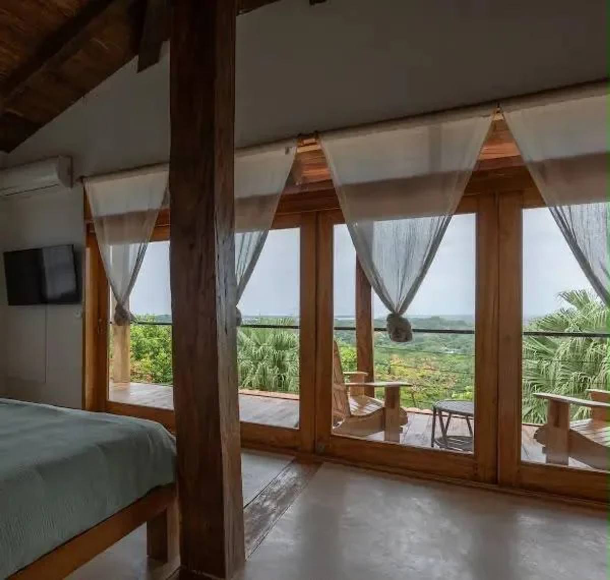 Ventanales y vista desde la casa en Cañas