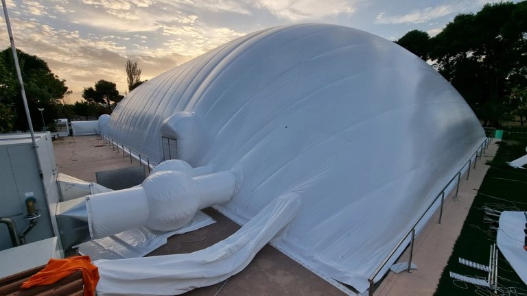 Control de presión diferencial en carpas hinchables