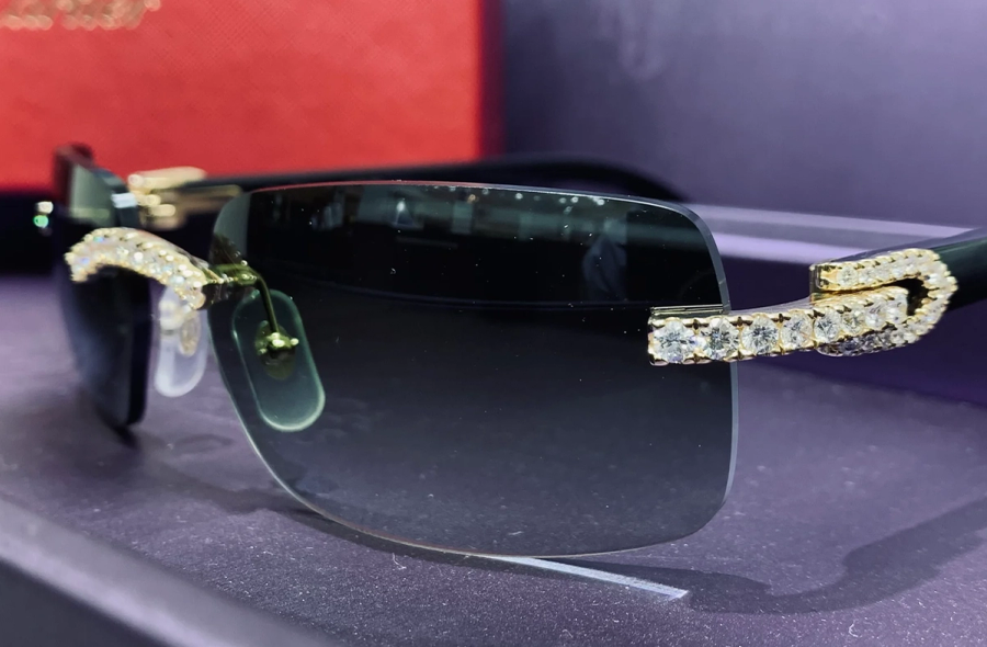 How to Value Your Cartier Sunglasses? [Complete Guide] display picture 1