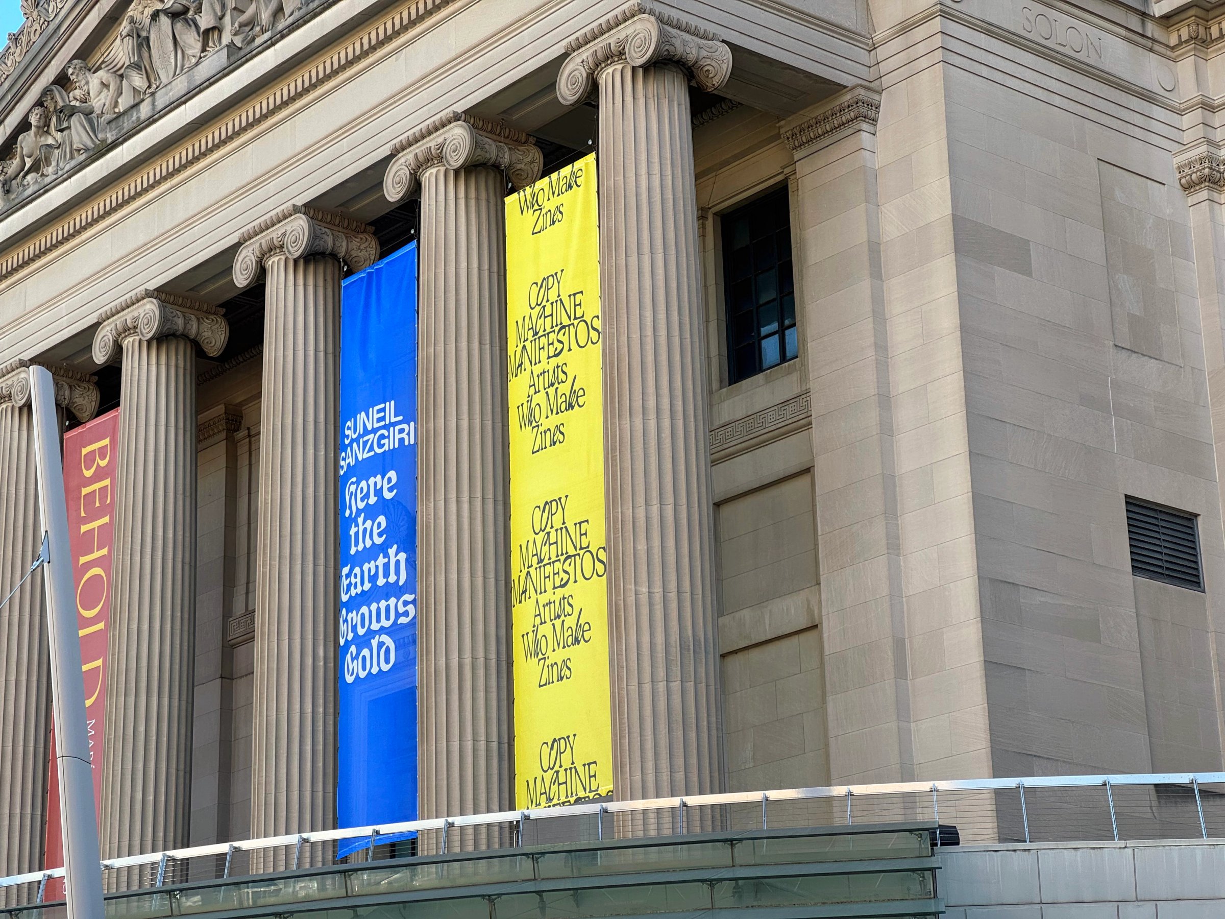 Façade banner