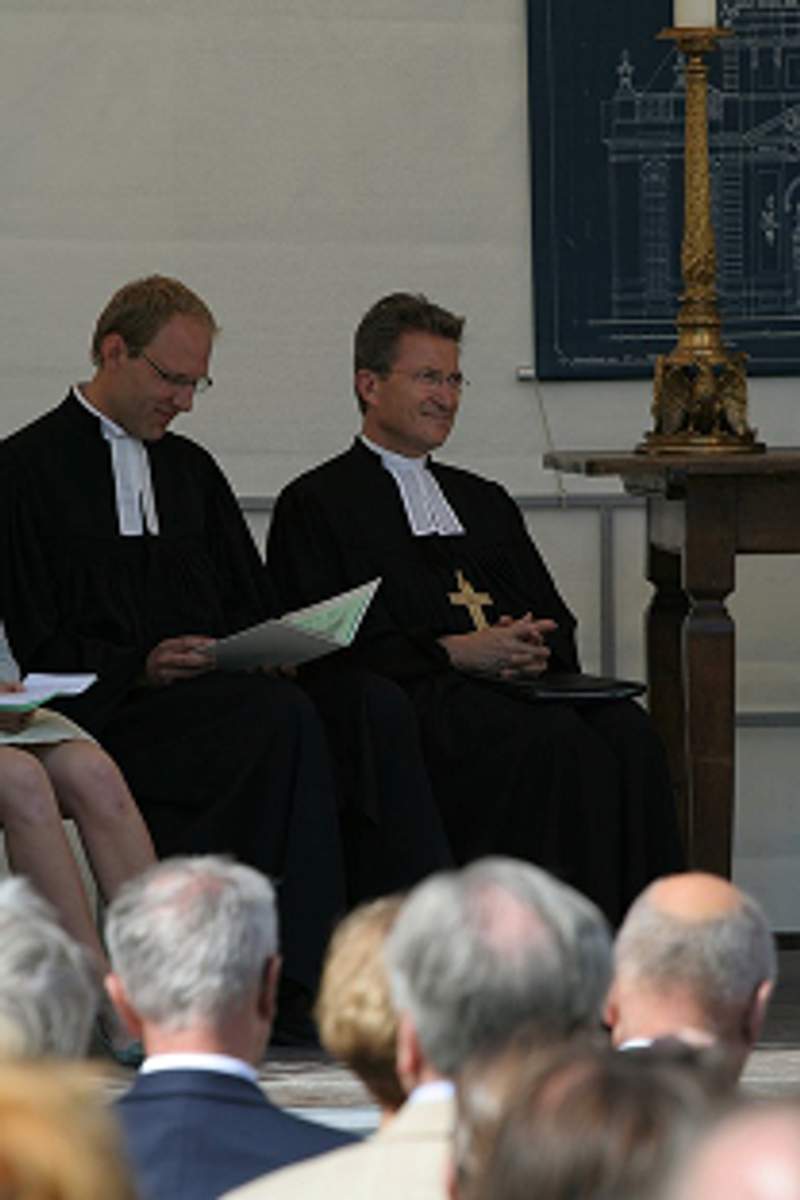 Unterzeichnung der Gründungsurkunde der Stiftung Garnisonkirche Potsdam