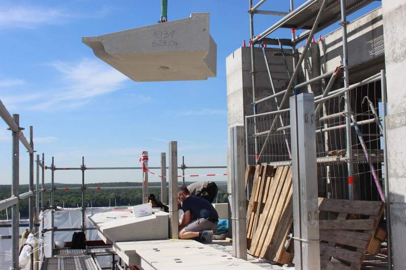 Montage von Natursteinelementen