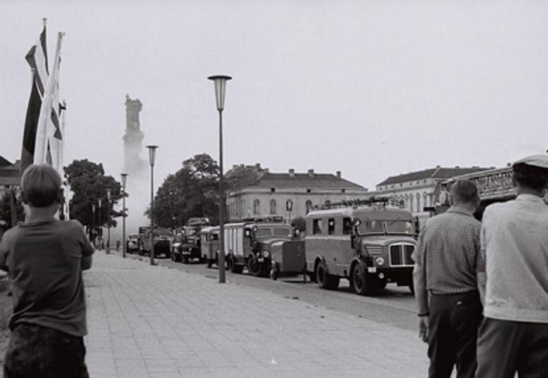 Endgültige Sprengung des Turms