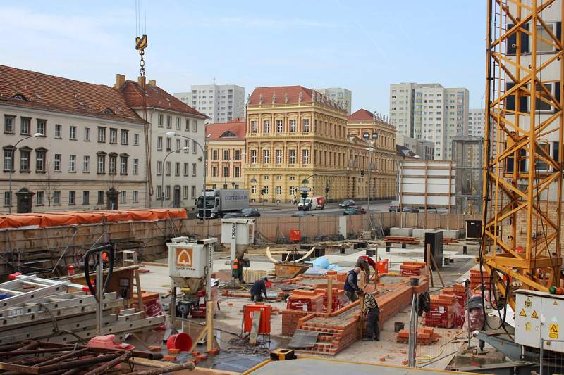 Errichtung der unteren Turmgeschosse