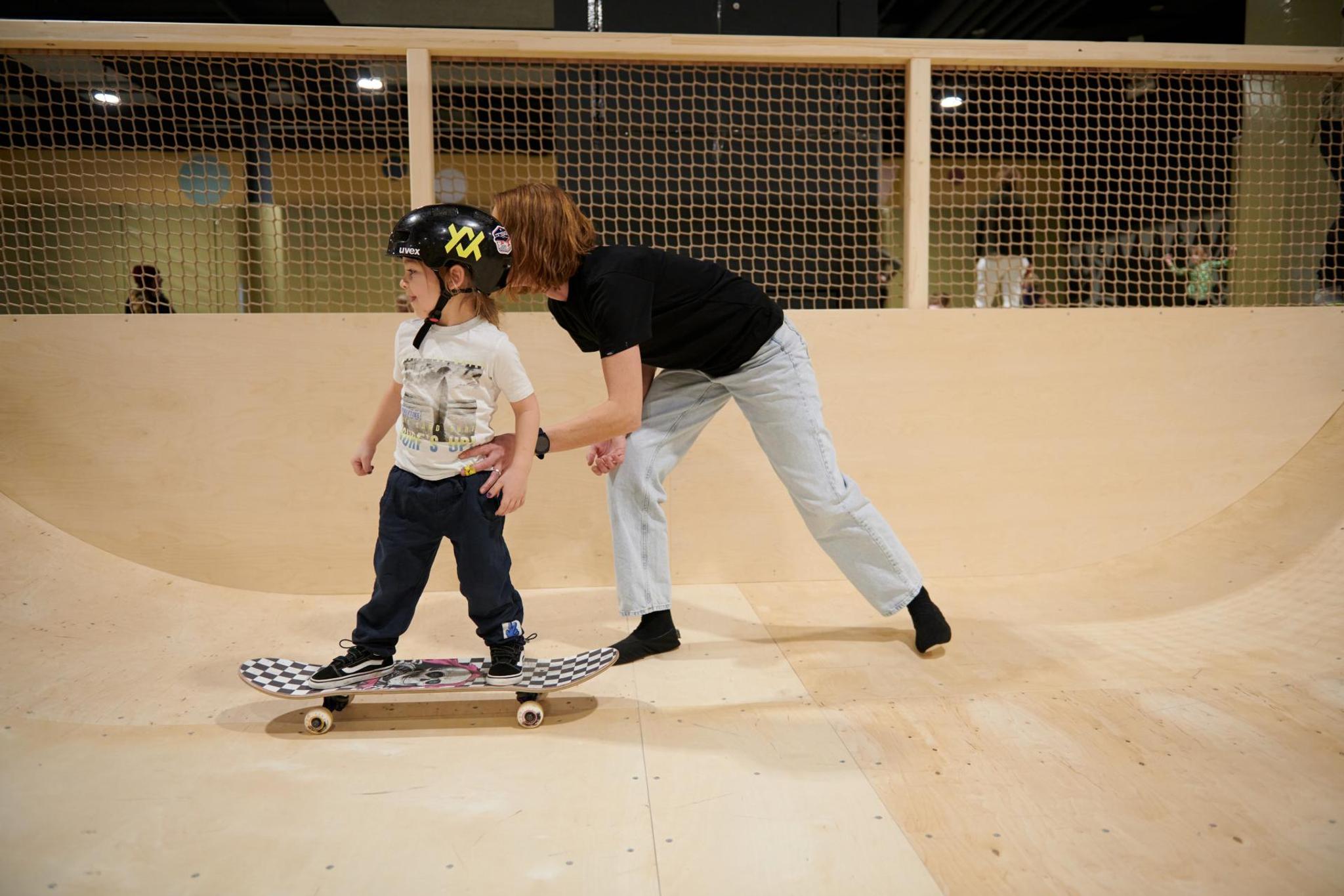Kind auf dem Skateboard