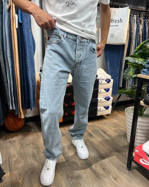 Baggy hang white sky