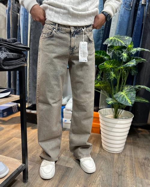 Baggy jeans derty boots cut