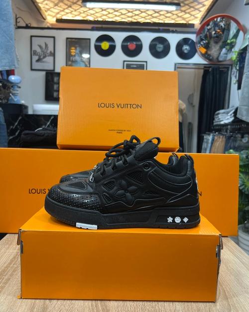 LV shoes black/black