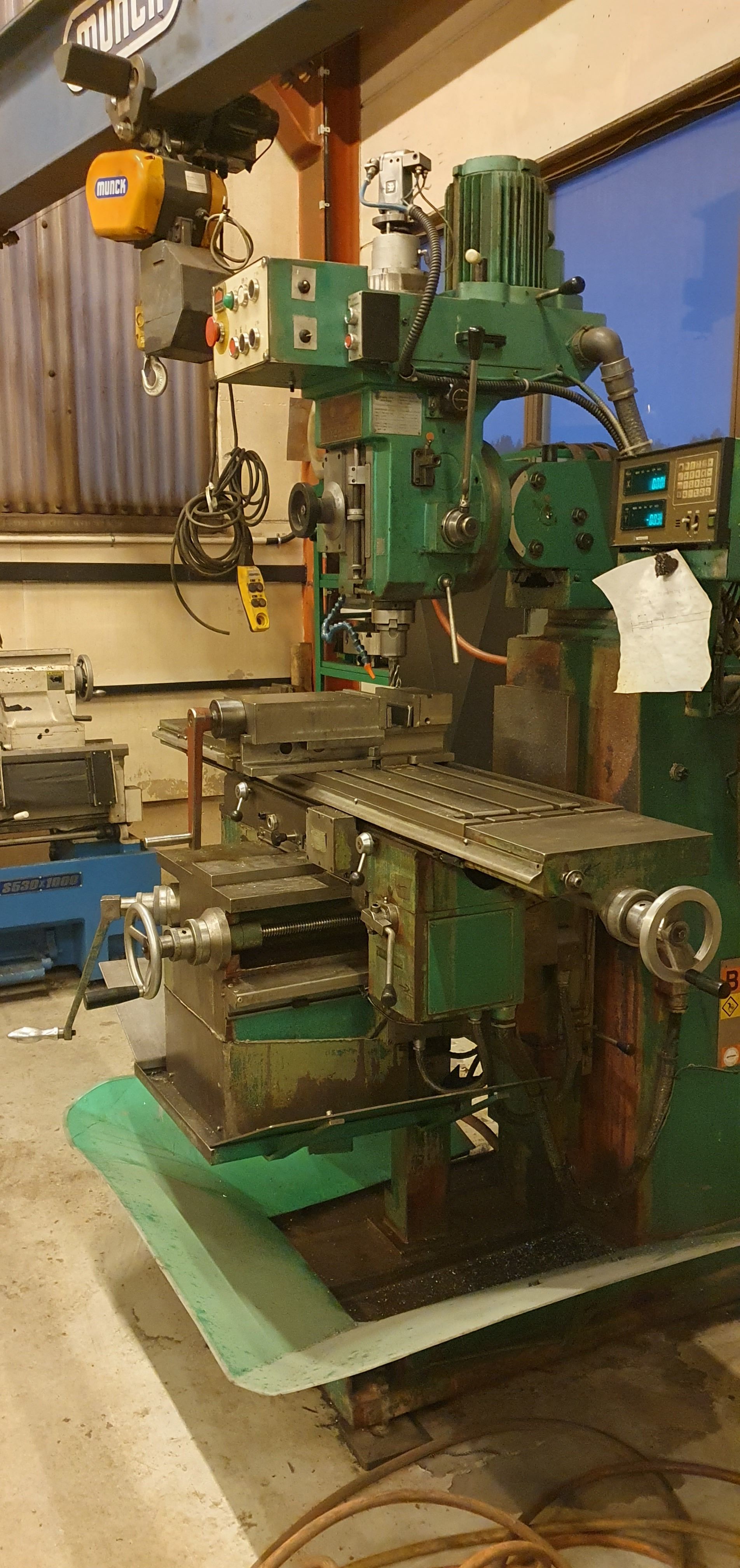 Fresemaskin for maskinering av metalldeler