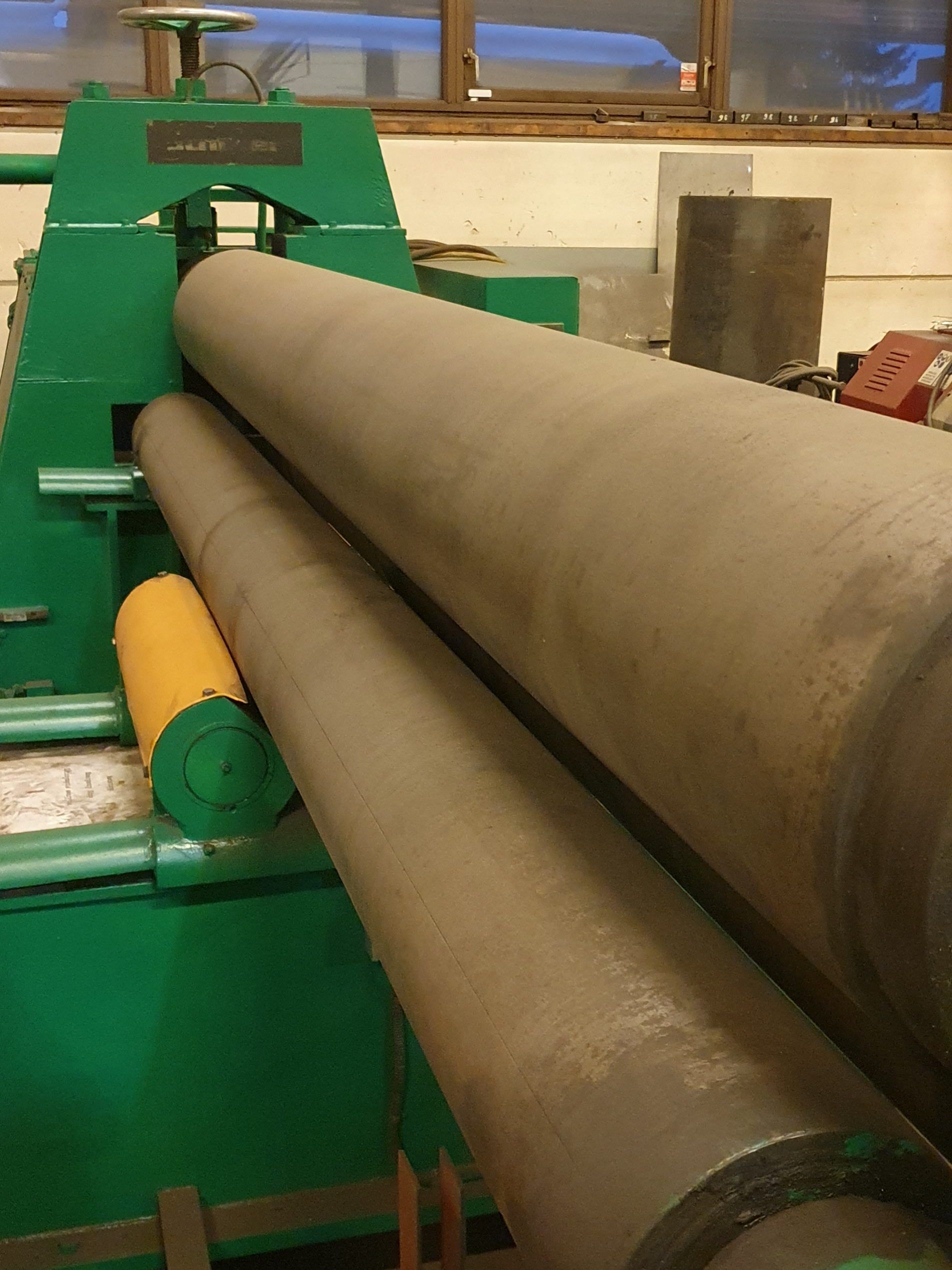 Platevalse for forming av stålplater
